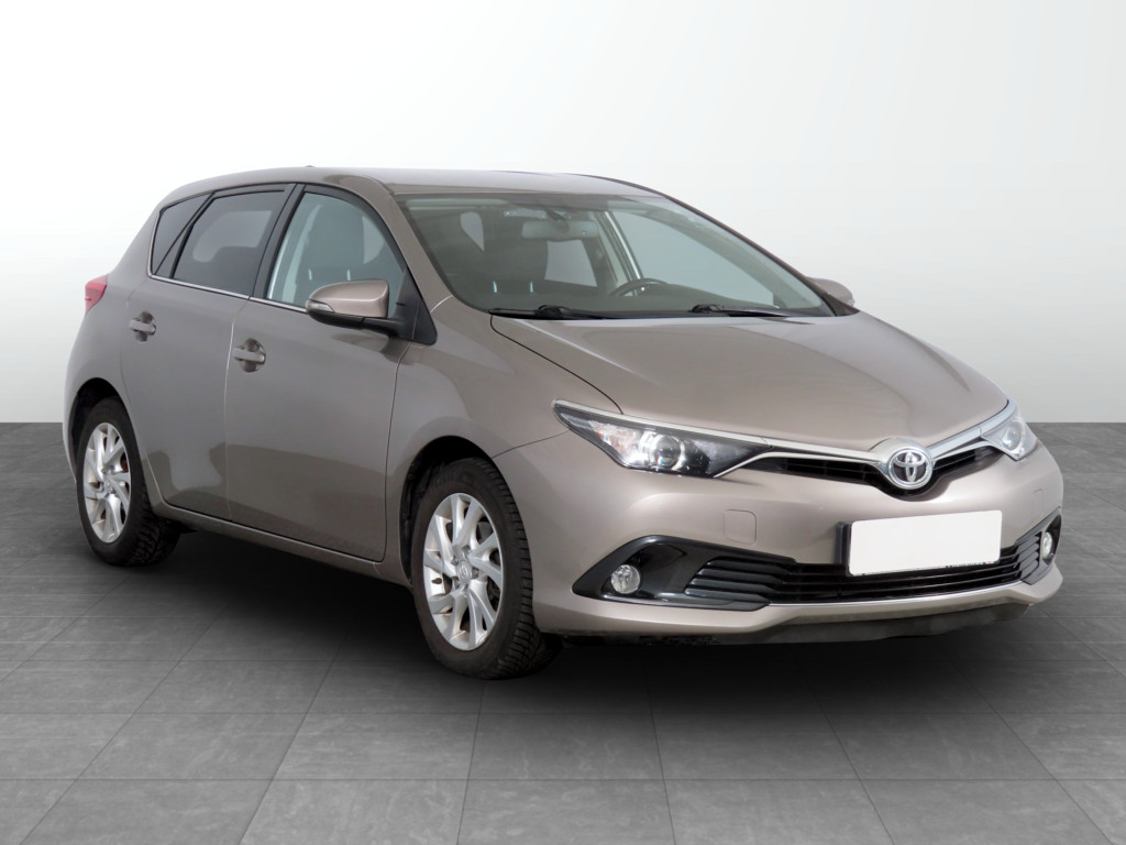 Toyota Auris 2015