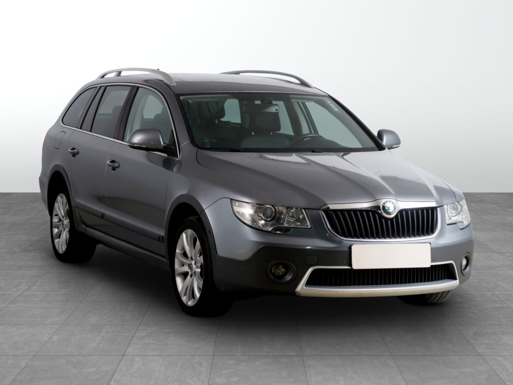 Škoda Superb 2012